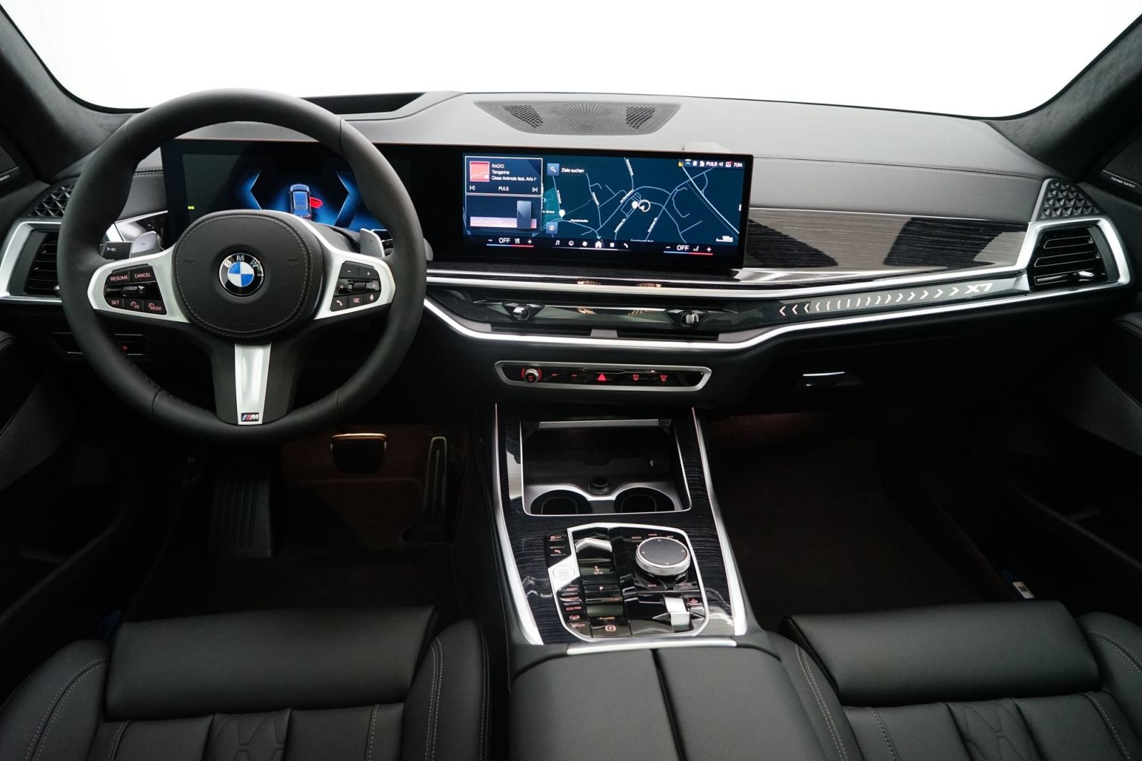 Fahrzeugabbildung BMW X7 xDrive40d [M Sport, HUD, AHK, ACC, GSD, 22 LMR]