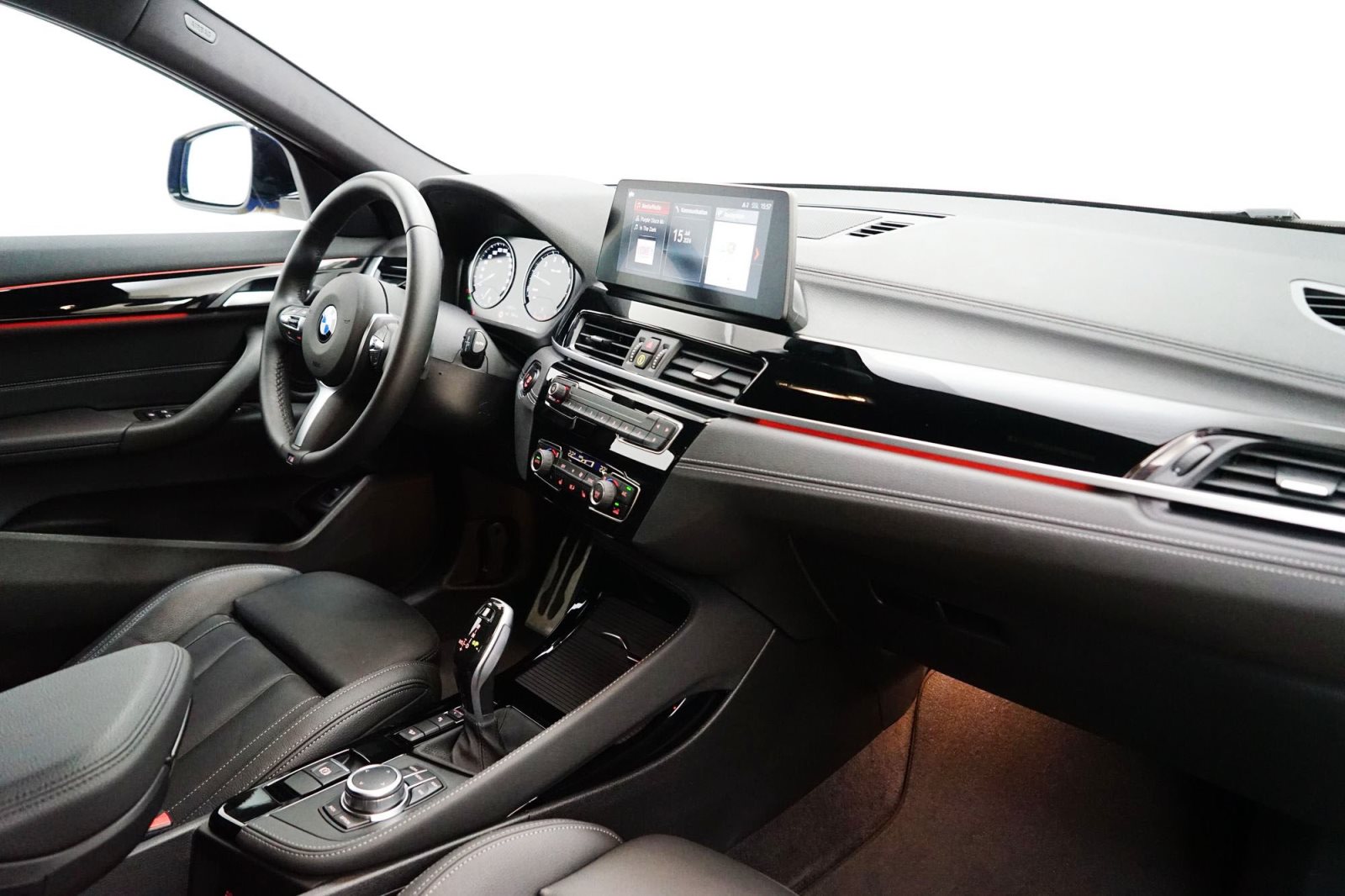 Fahrzeugabbildung BMW X2 M35i [Navi P., HUD, ACC, RFK, HiFi, 20 LMR]