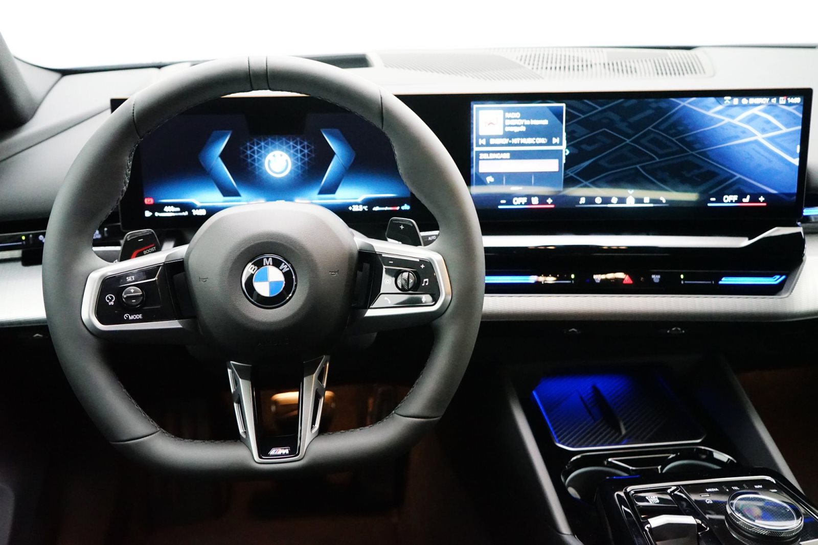 Fahrzeugabbildung BMW 520d xDrive Touring [M Sport, HUD, AHK, ACC]