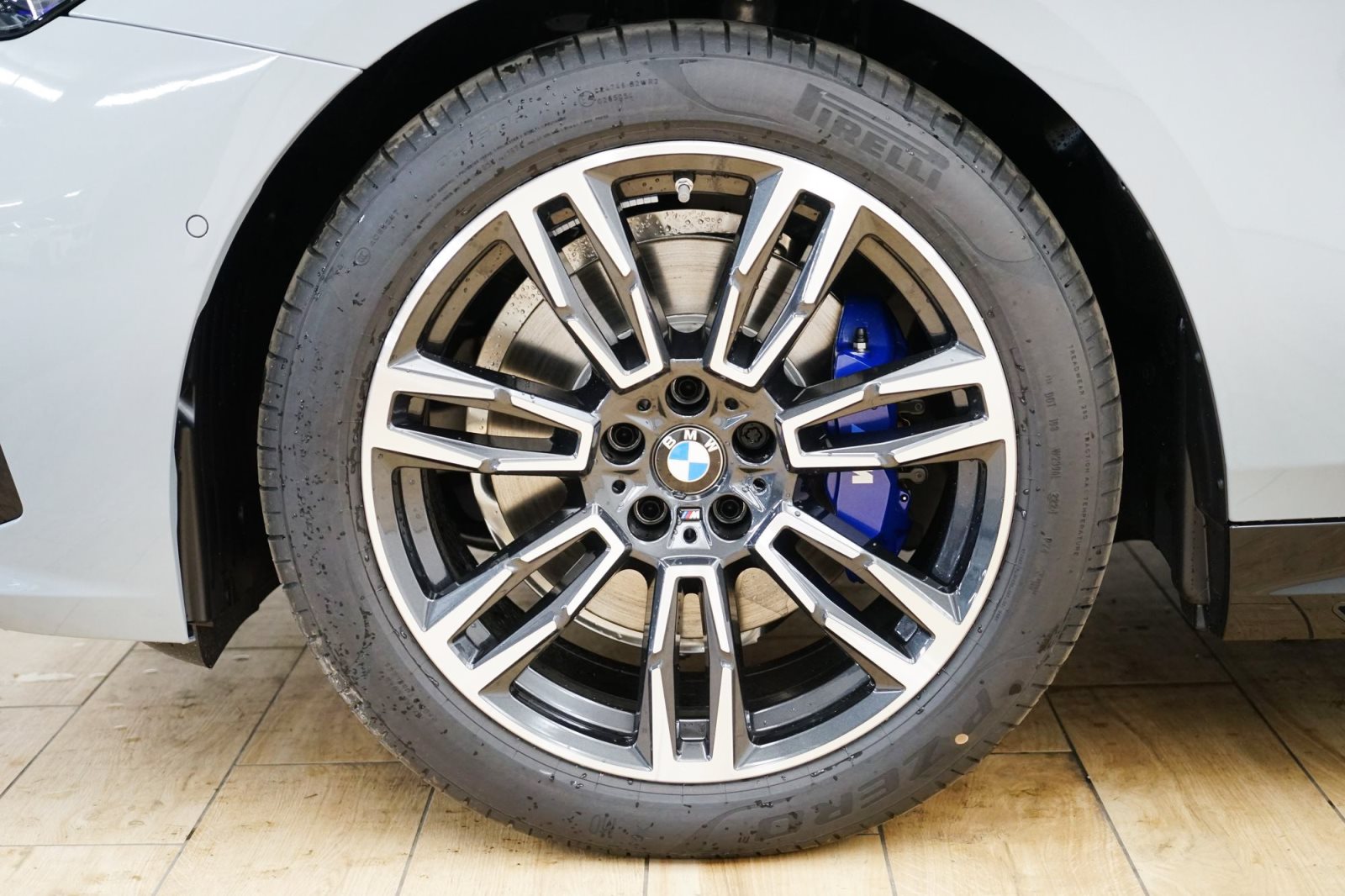 Fahrzeugabbildung BMW 520d xDrive Touring [M Sport, HUD, AHK, ACC]