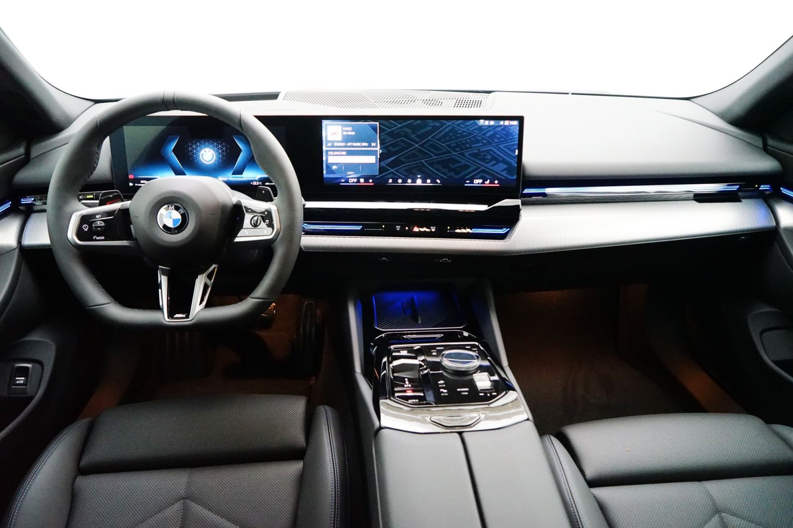 Fahrzeugabbildung BMW 520d xDrive Touring [M Sport, HUD, AHK, ACC]