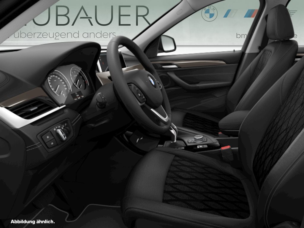 Fahrzeugabbildung BMW X1 sDrive20i [xLine, Navi, LED, PDC, AHK, 18 ]