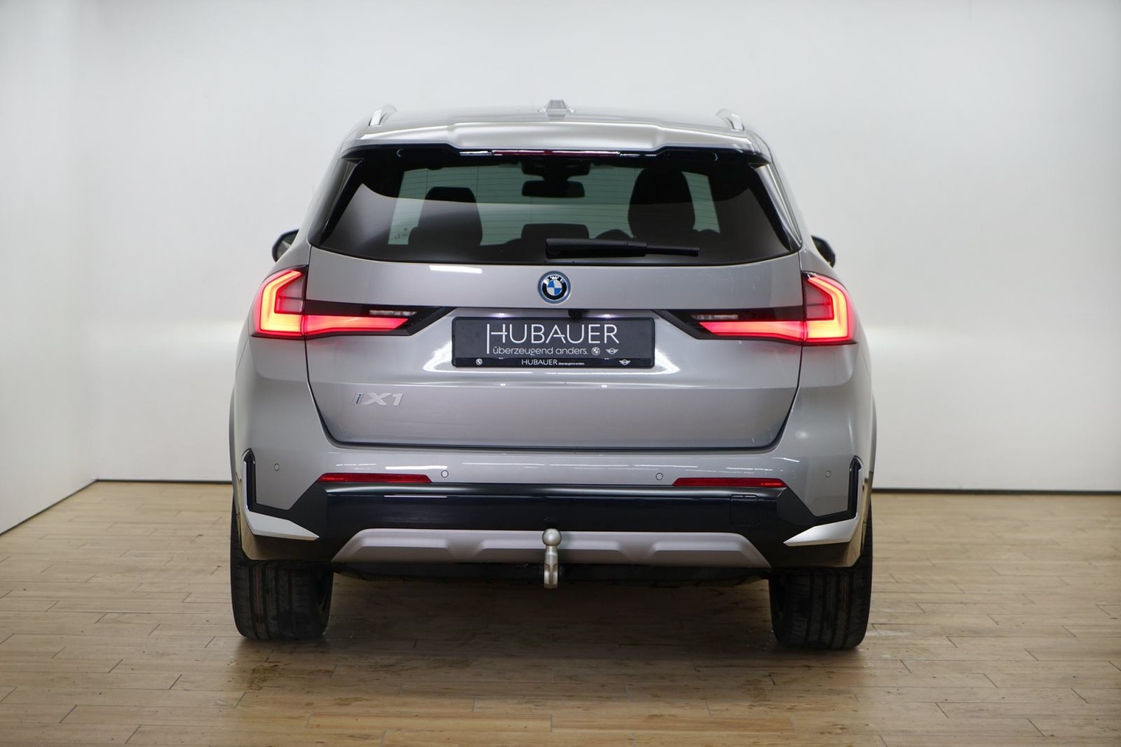 Fahrzeugabbildung BMW iX1 xDrive30 [xLine, Navi, HUD, AHK, ACC, RFK]