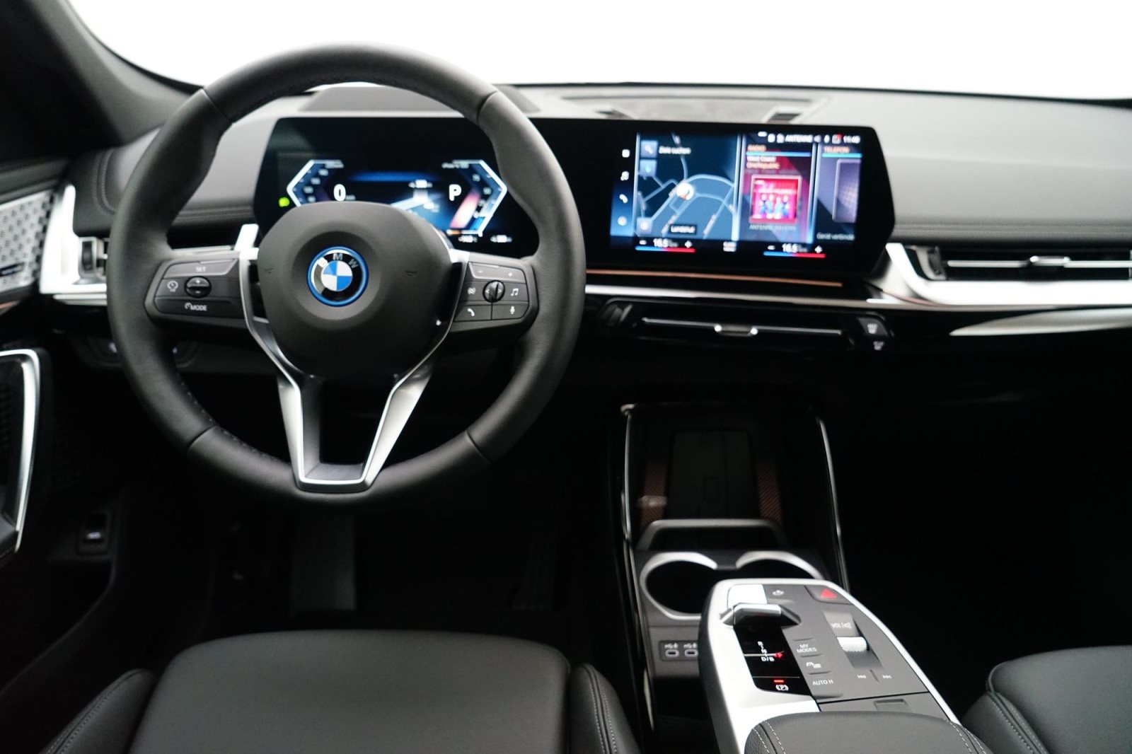 Fahrzeugabbildung BMW iX1 xDrive30 [xLine, Navi, HUD, AHK, ACC, RFK]