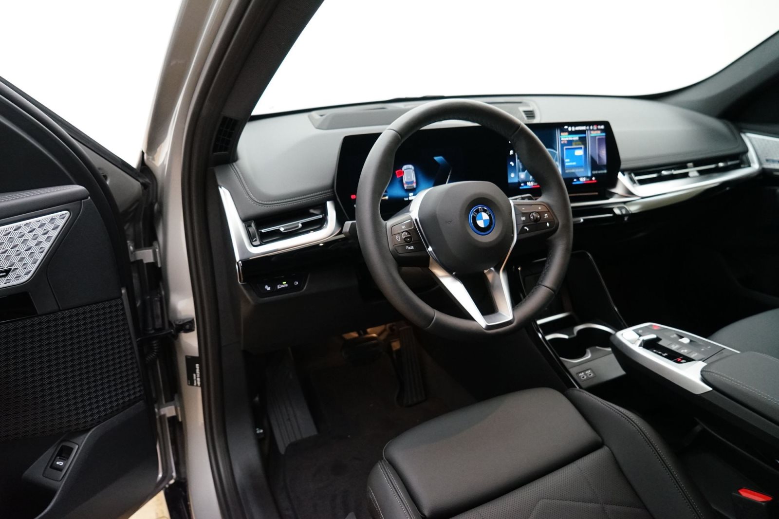 Fahrzeugabbildung BMW iX1 xDrive30 [xLine, Navi, HUD, AHK, ACC, RFK]