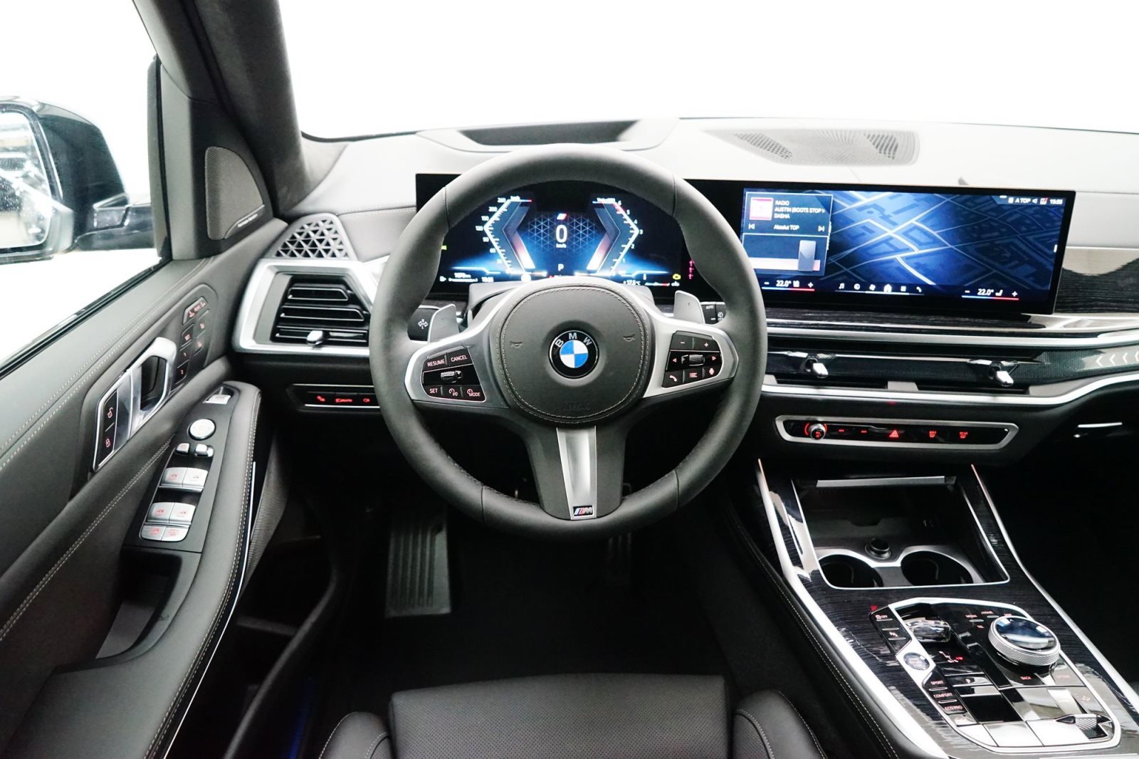 Fahrzeugabbildung BMW X7 xDrive40d [M Sport, HUD, AHK, ACC, GSD, 22 LMR]