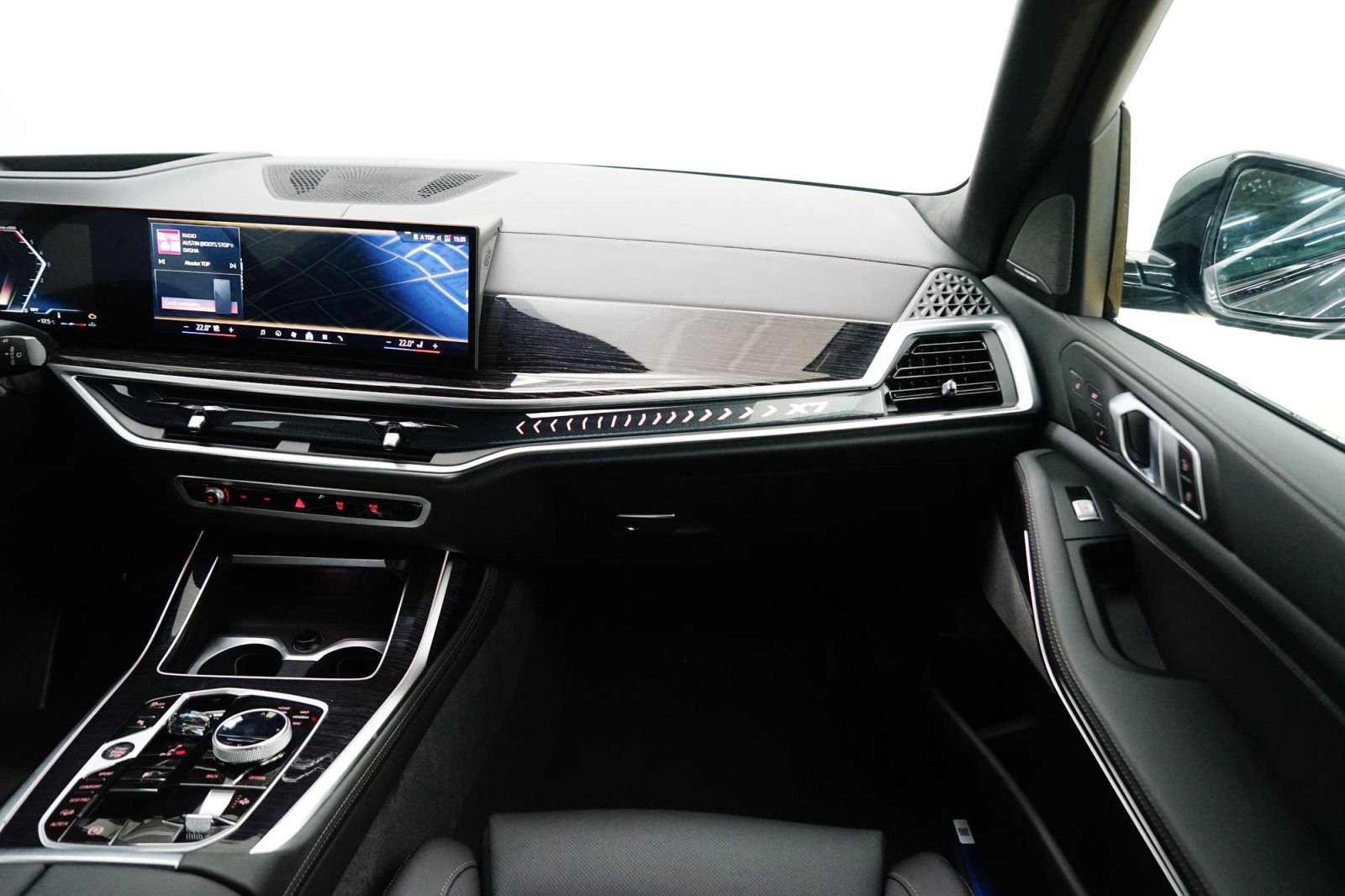 Fahrzeugabbildung BMW X7 xDrive40d [M Sport, HUD, AHK, ACC, GSD, 22 LMR]