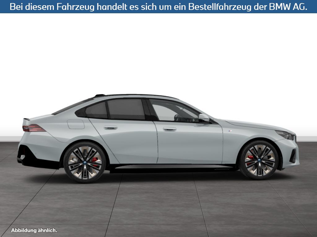 Fahrzeugabbildung BMW i5 eDrive40 Limousine