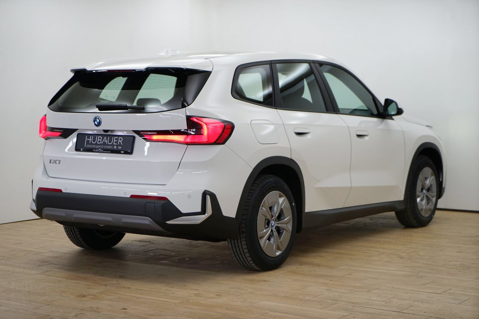 Fahrzeugabbildung BMW iX1 xDrive30 [Navi, AHK, RFK, LED, SHZ, 17 LMR]