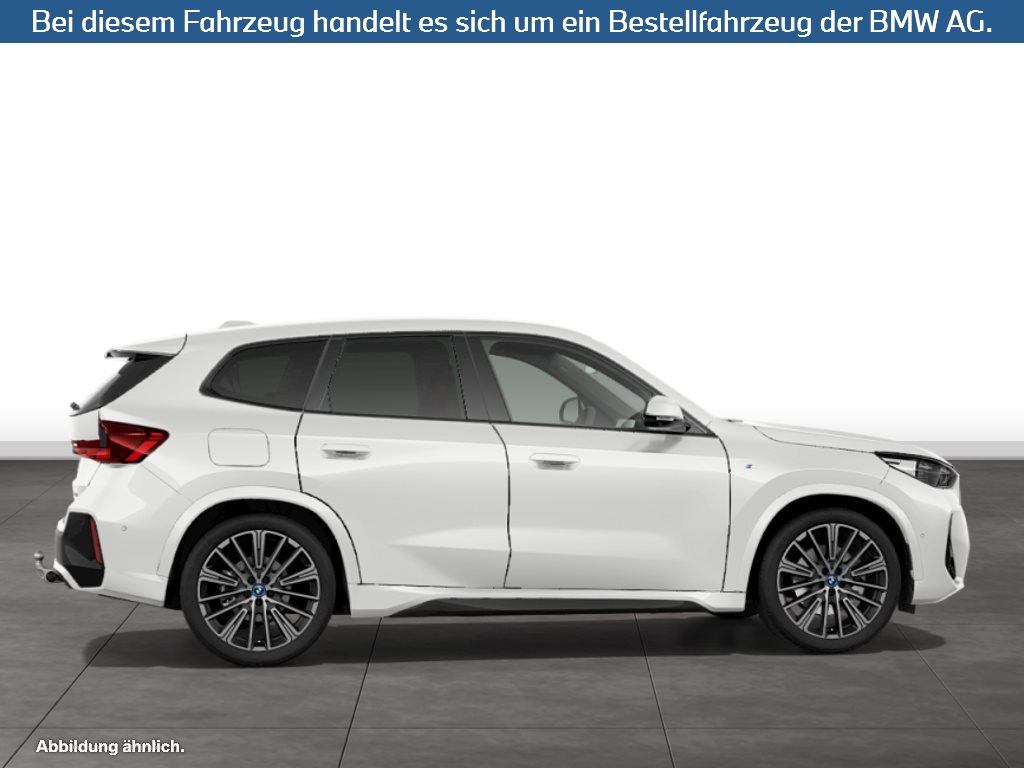 Fahrzeugabbildung BMW iX1 xDrive30