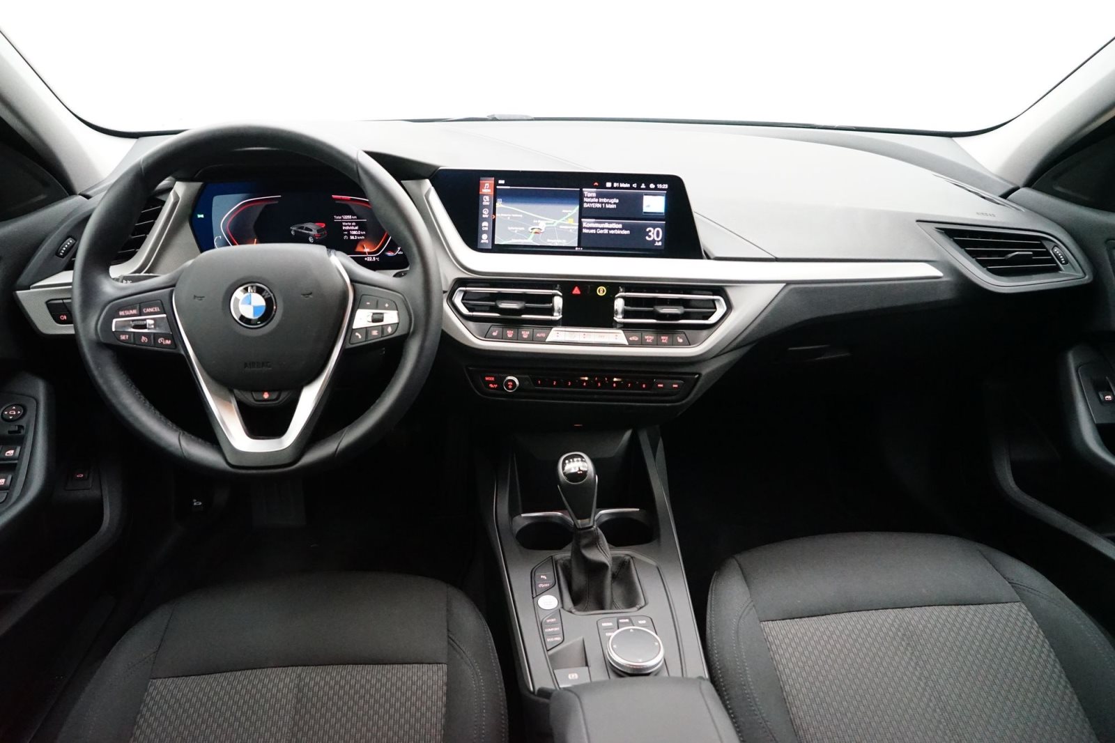 Fahrzeugabbildung BMW 116i 5-Türer [Advantage, LED, PDC, SHZ, 18 LMR]