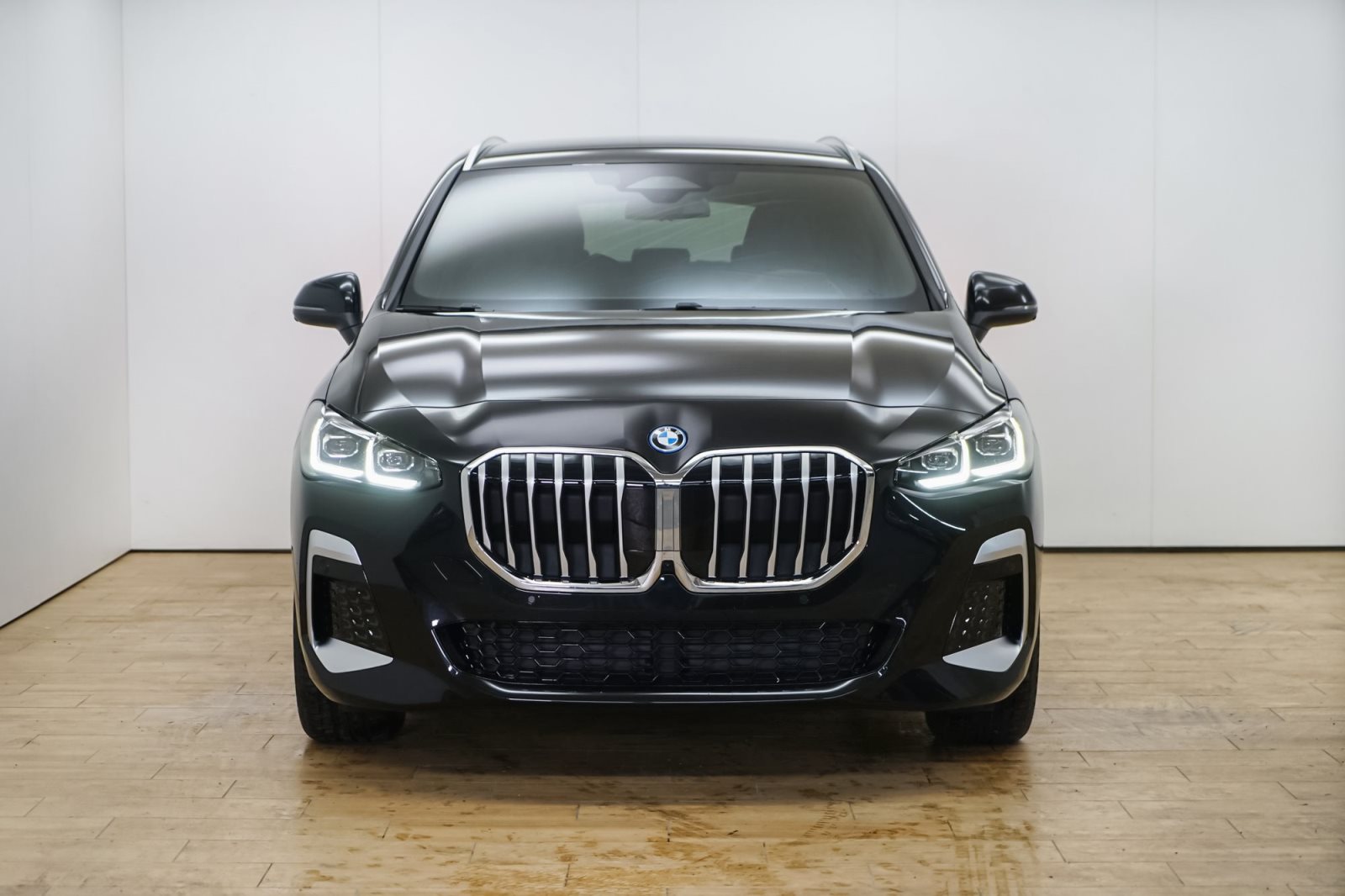 Fahrzeugabbildung BMW 230e xDrive Active Tourer [M Sport, AHK, ACC, HUD, RFK]