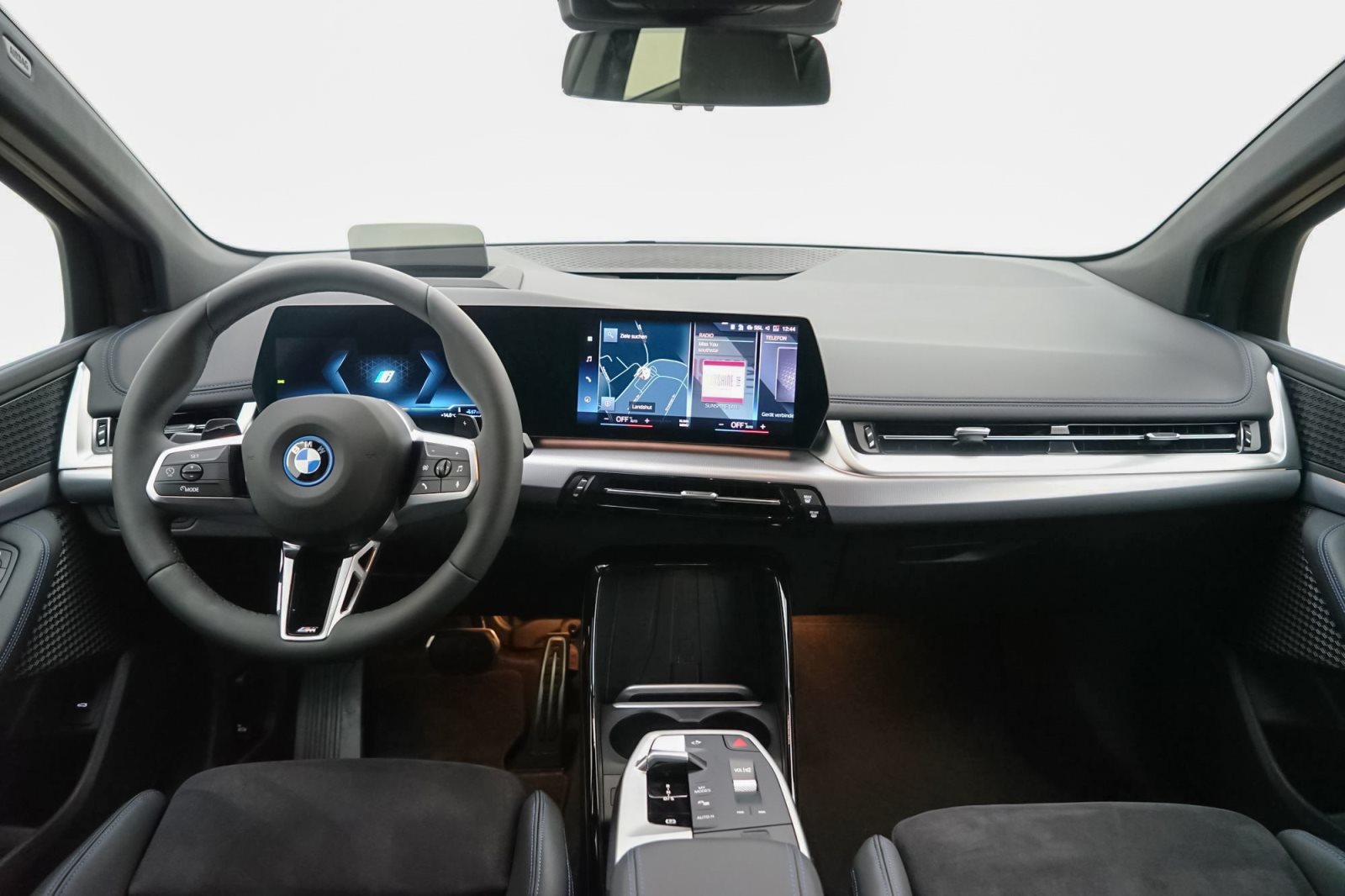 Fahrzeugabbildung BMW 230e xDrive Active Tourer [M Sport, AHK, ACC, HUD, RFK]