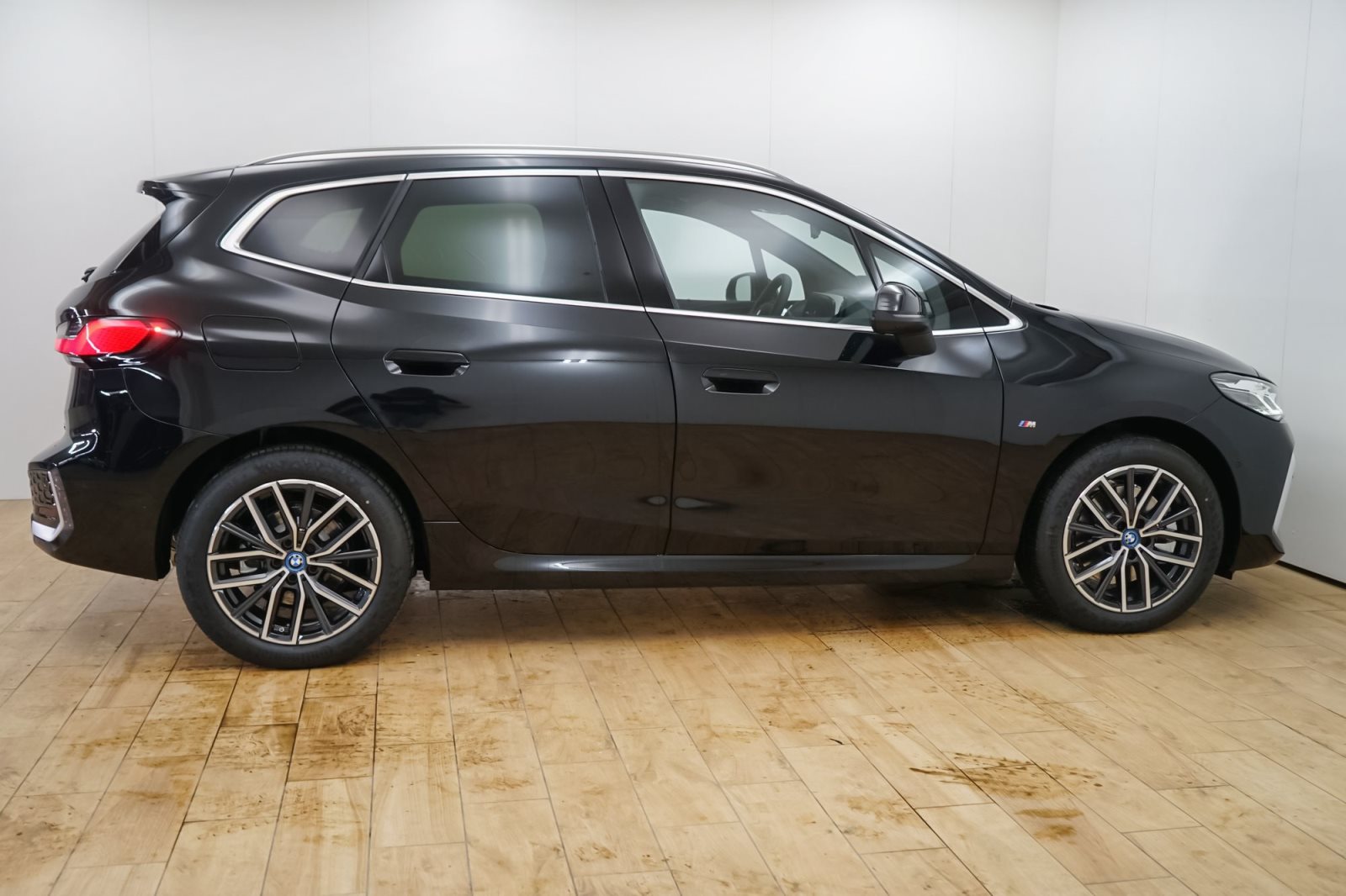 Fahrzeugabbildung BMW 230e xDrive Active Tourer [M Sport, AHK, ACC, HUD, RFK]