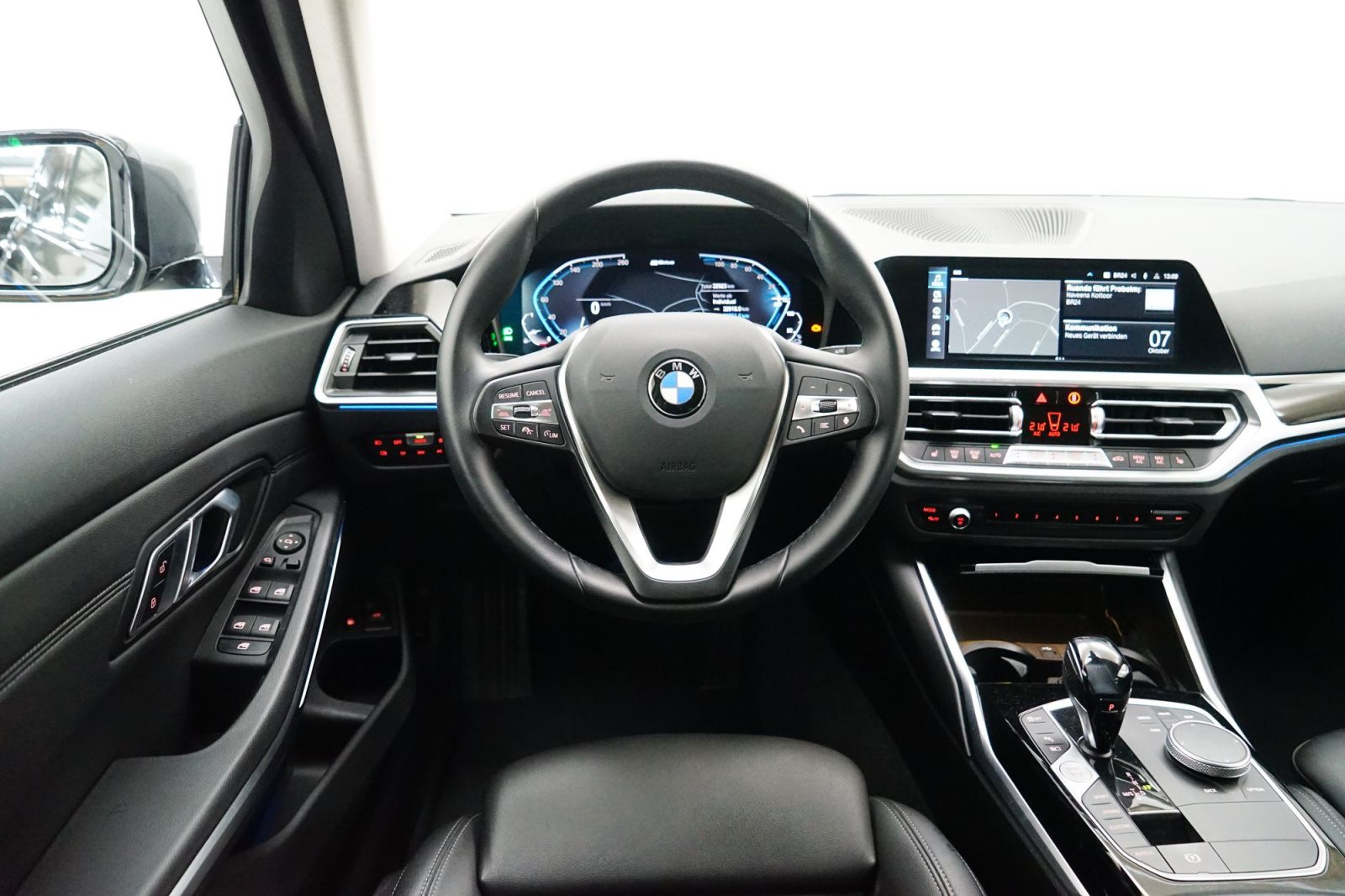 Fahrzeugabbildung BMW 330e Touring [Sport Line, LC Prof., ACC, 18 LM]