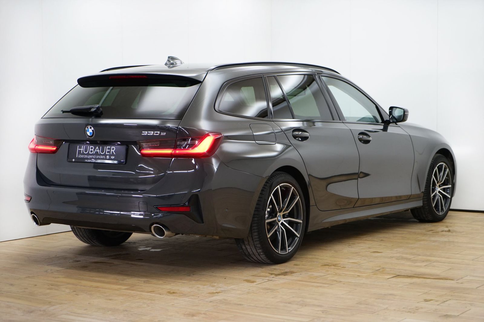 Fahrzeugabbildung BMW 330e Touring [Sport Line, LC Prof., ACC, 18 LM]