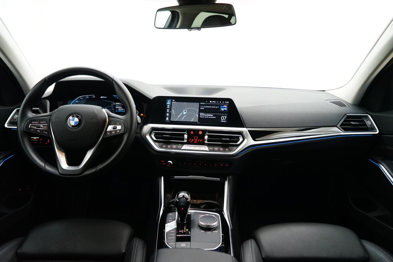 Fahrzeugabbildung BMW 330e Touring [Sport Line, LC Prof., ACC, 18 LM]