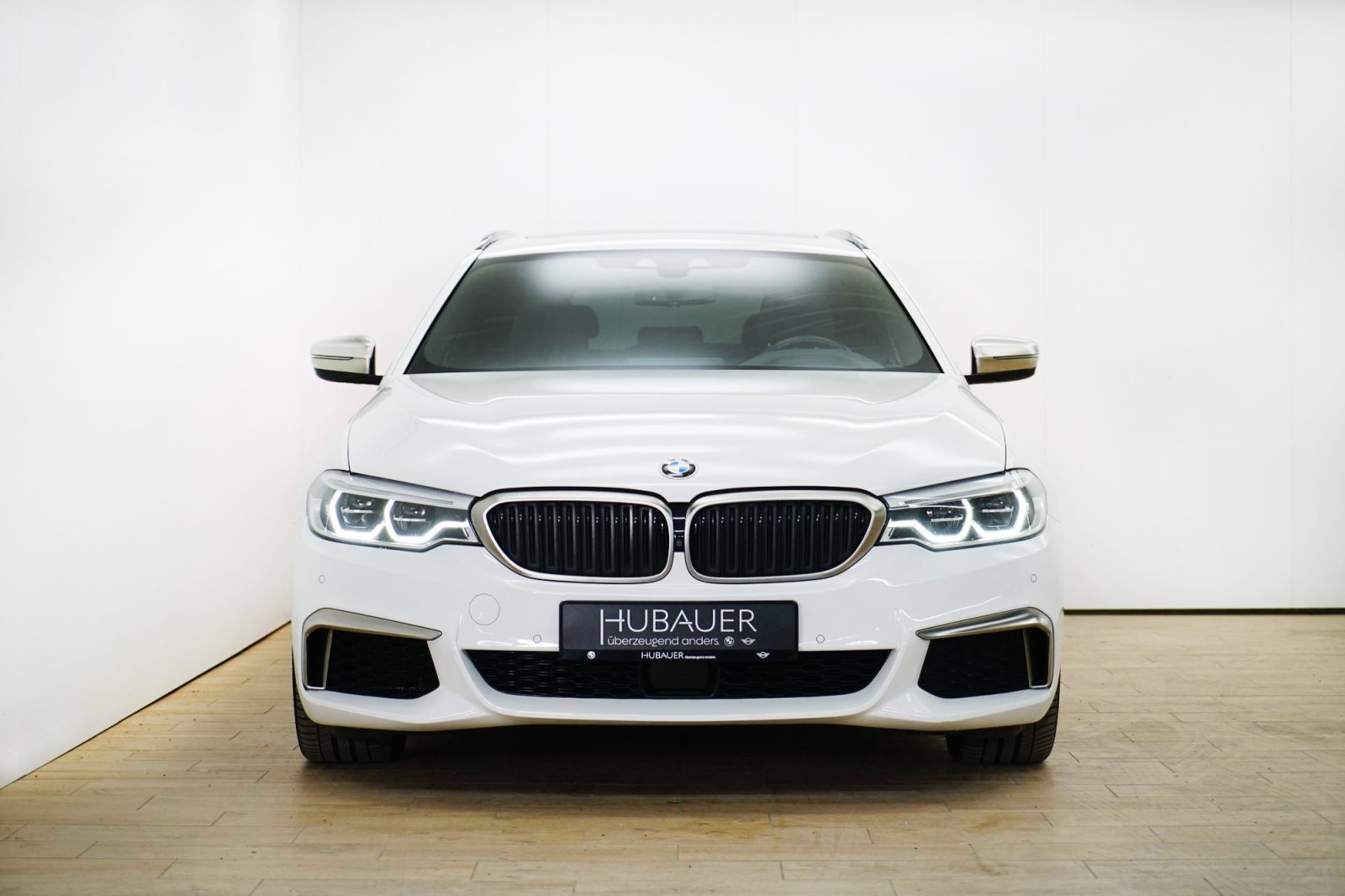 Fahrzeugabbildung BMW M550d xDrive Touring [Live Cockpit Prof., ACC]