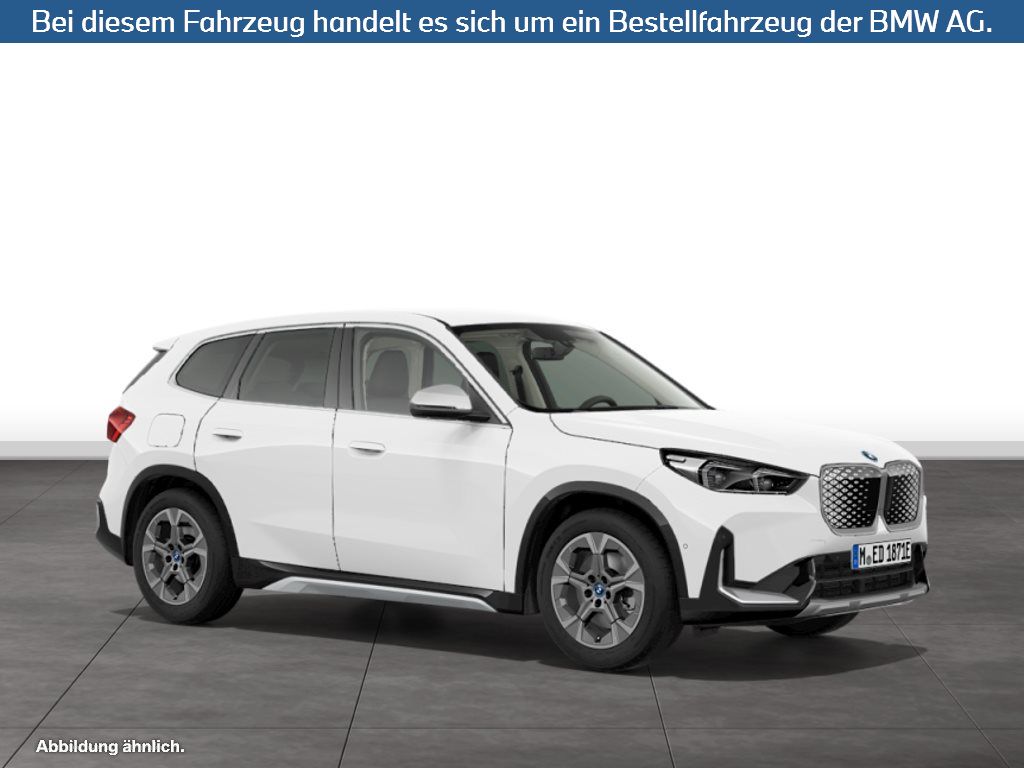 Fahrzeugabbildung BMW iX1 xDrive30